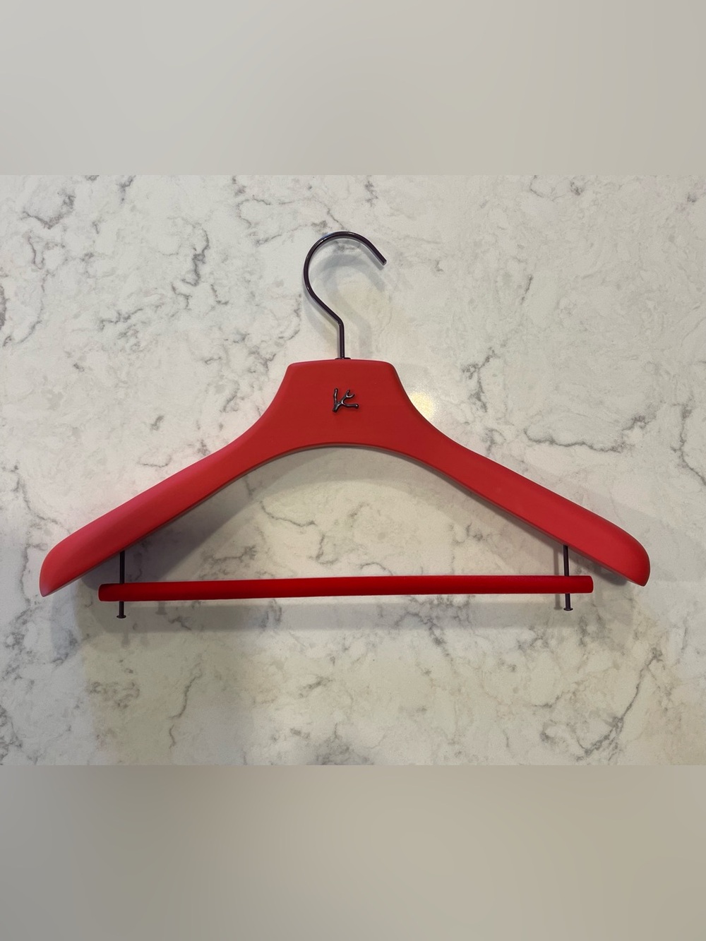 Isaia hanger